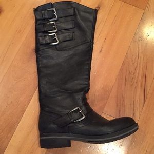 Black boots, knee-high